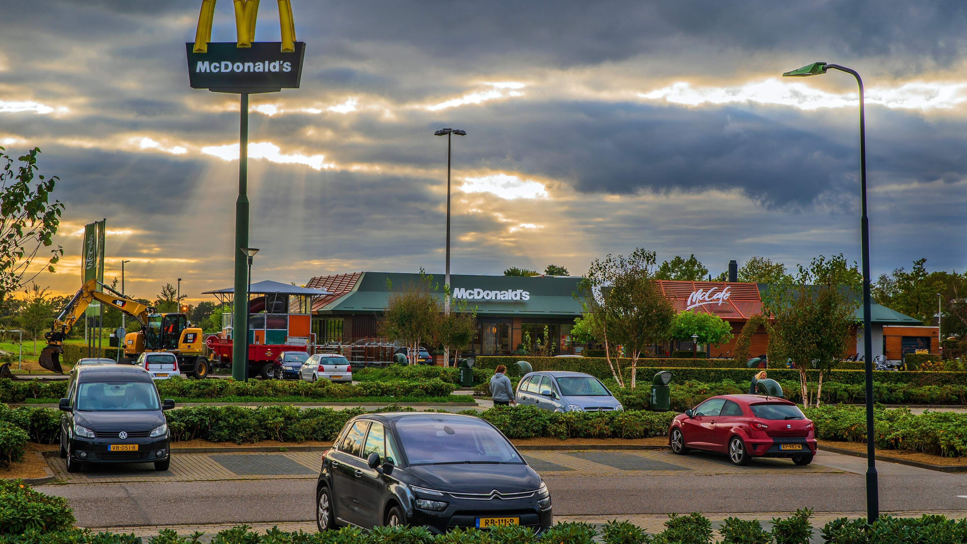 Weer geen vergunning voor hogere mast McDonald’s Joure